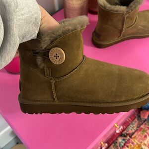 Women’s Uggs size 10 worn once